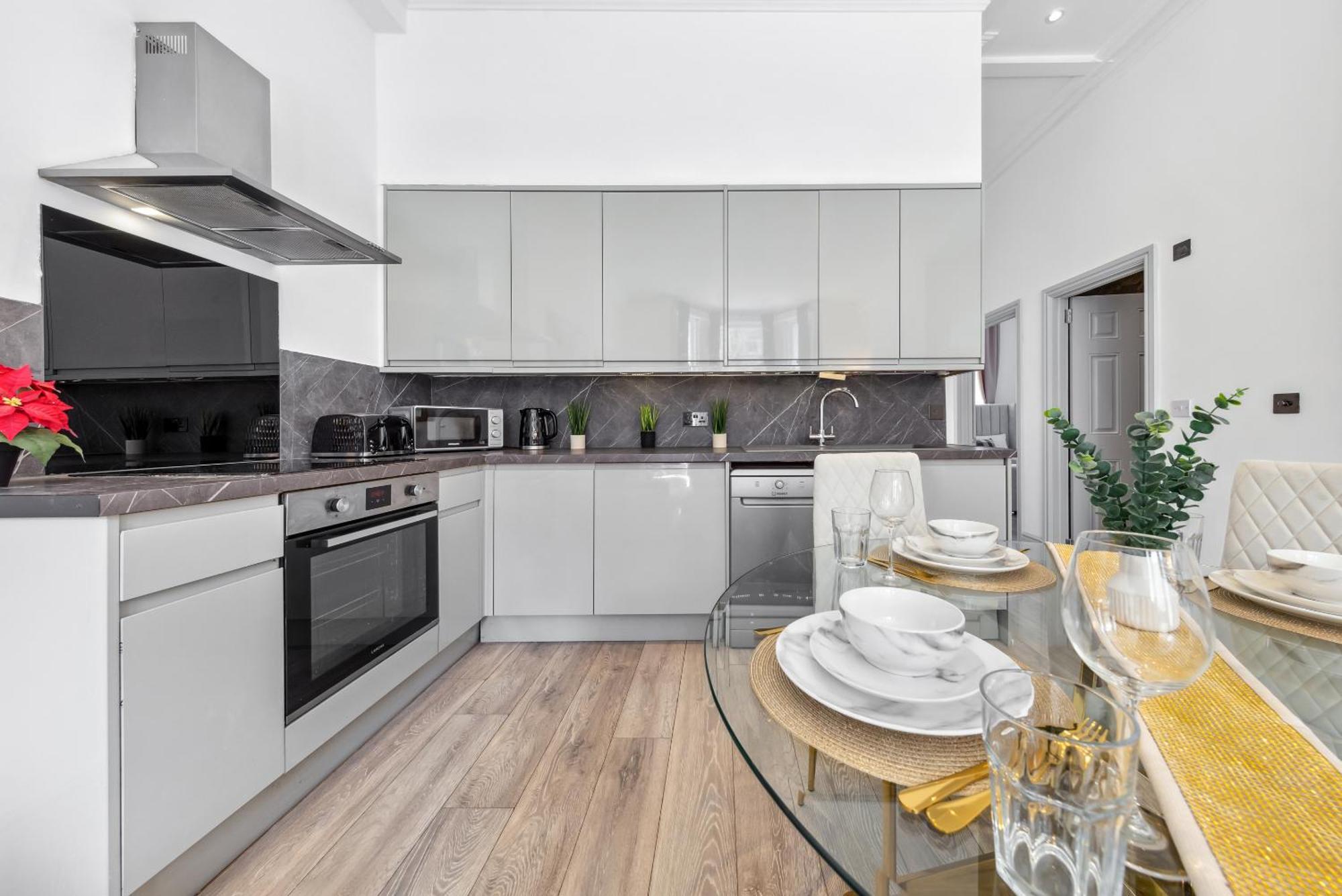 Minimalist Luxe 2br Designer Retreat In Prime Kensington For 6 Next To Station Harrods * London