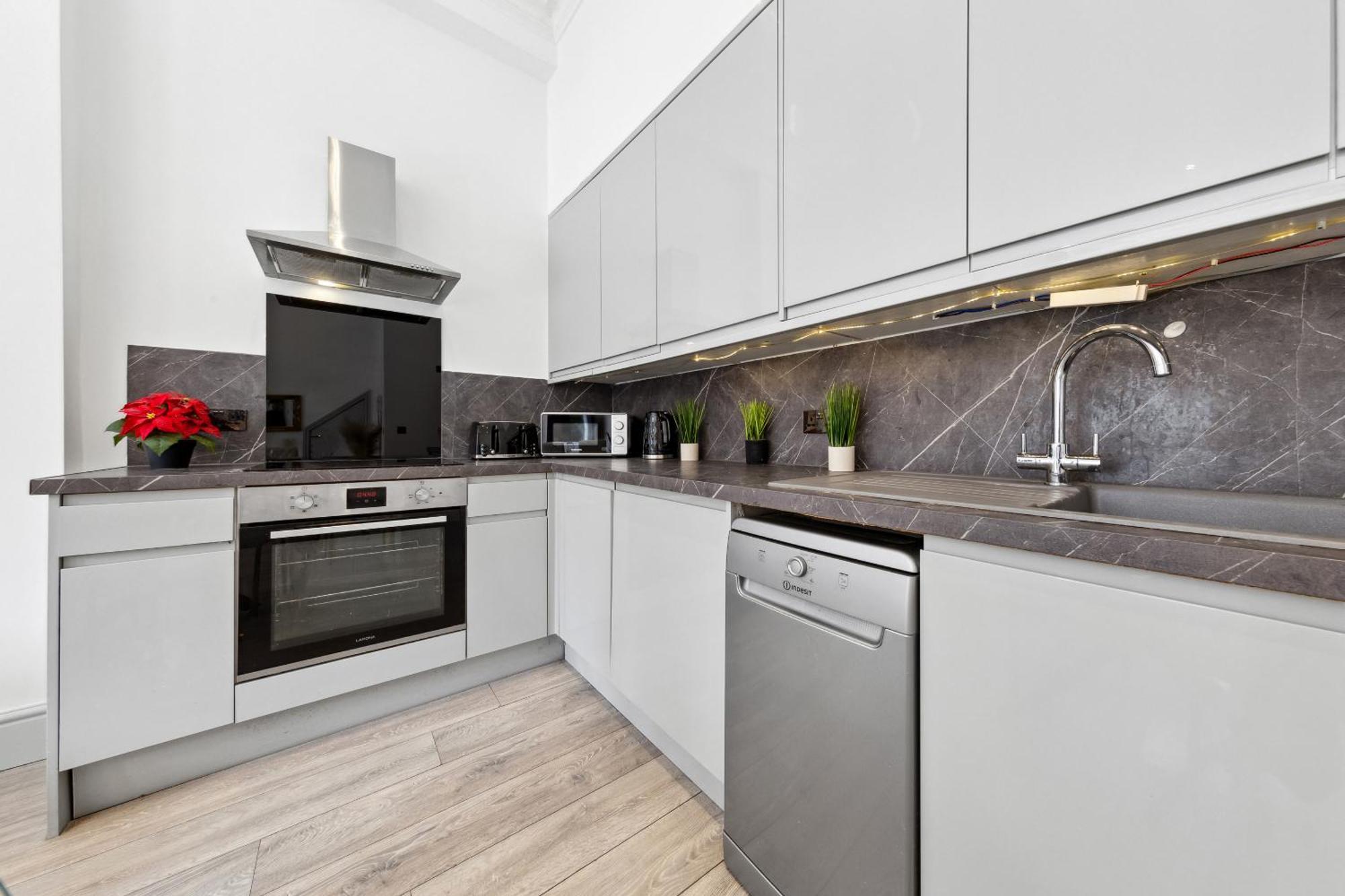 Apartment Minimalist Luxe 2br Designer Retreat In Prime Kensington For 6 Next To Station Harrods London